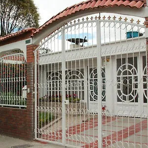 *** Bed & Breakfast Modelia Colombia